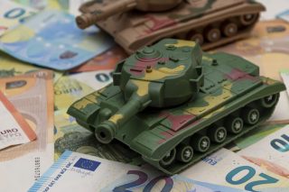 Απειλή για τις κοινωνίες ο μιλιταρισμός